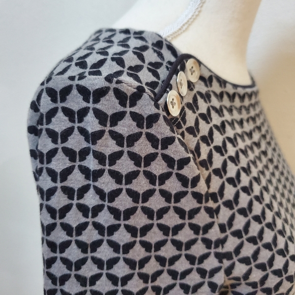 Croft & Barrow gray black butterfly pattern 3/4 sleeve top button down sz small - Picture 4 of 13